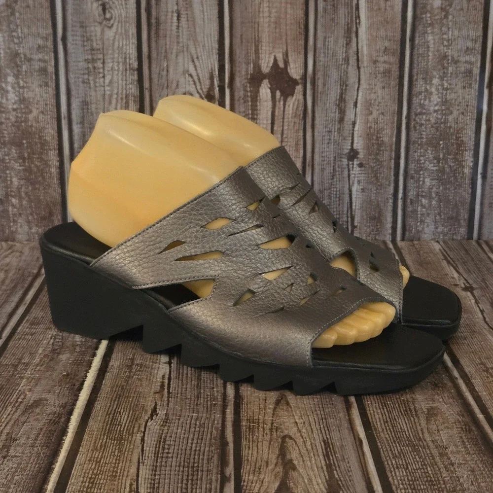 Sz 40/ 9 Womens Arche Metallic Pewter Laser Cut Zigzag Wedge Slide Sandals VGUC
